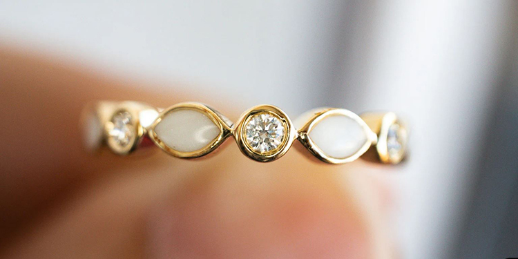 The Ultimate Guide to Breastmilk Jewelry- FAQs, Care, and Design Ideas